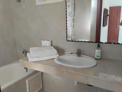 a bathroom with a sink and a mirror and a tub at Camera a 2 minuti dal mare e la mosquee Hassan 2 in Casablanca-Port