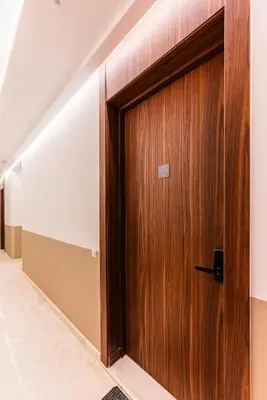 a wooden door in a hallway in a building at Studio moderne & cosy - CFC - Maarif in Casablanca