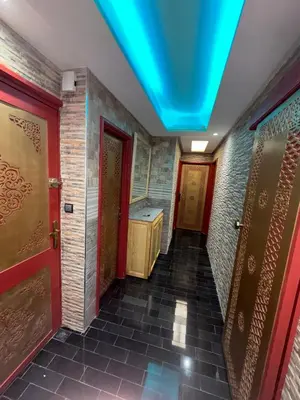 a hallway with red doors and a blue ceiling at Appartement idéal pour la CAN à 5 min du stade Moulay Abdellah in Rabat