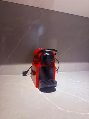 a redsaw sitting on the floor next to a wall at Studio luxe Centre ville in Casablanca
