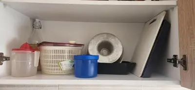 a drawer filled with dishes and other kitchen items at Bel appart les belles rives bouznika Couples non mariés non acceptés in Bouznika