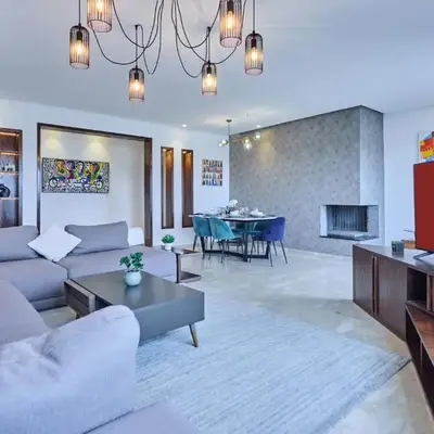 Sunny Spacious 3 BR Apartment CIL view