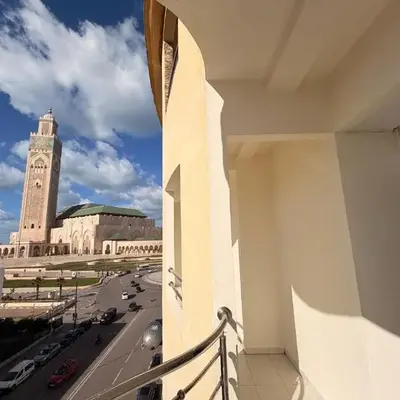 Appartement avec vue sur monument emblématique Hassan II