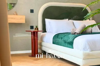 a bedroom with a bed with a green and white blanket at hamy - 1br - Downtown Casablanca in Casablanca
