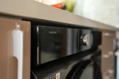 a microwave oven sitting on top of a counter at Casablanca Panorama Apartment in Casablanca