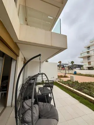 a tire swing hanging off the side of a building at Appartement 1 chambre à rabat imkan in Rabat