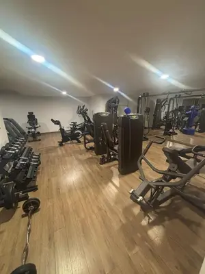 a gym with a bunch of exercise equipment in a room at Appartement 1 chambre à rabat imkan in Rabat