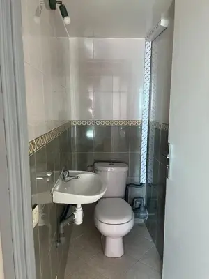 a small bathroom with a toilet and a sink at Appartement lumineux en plein coeur de harhoura in El Harhoura
