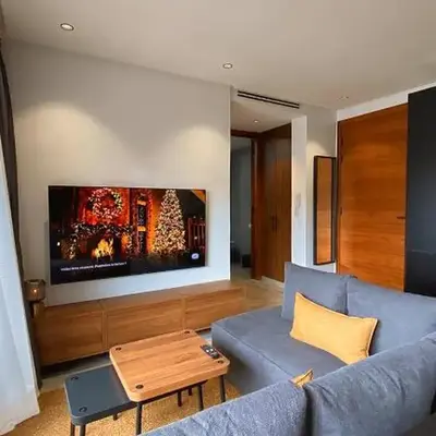 Luxury 1BR CFC with Pool