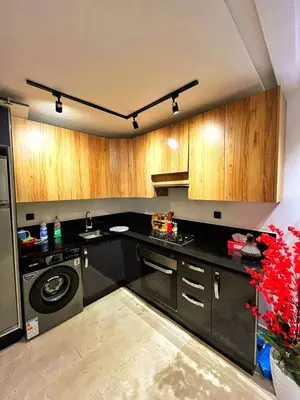 a kitchen with a washing machine and a washer at Les-iris-Appartement-moderne-chambre-salon-au-cœur-de-Casablanca in Casablanca
