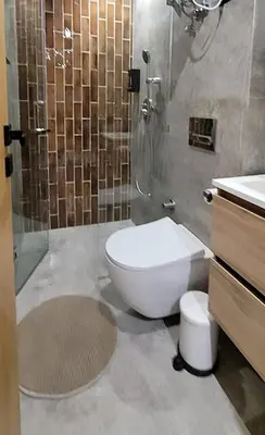 a bathroom with a toilet and a shower and a sink at Appartement moderne avec parking, toit terrasse et salle de sport - Anfa Park in Casablanca