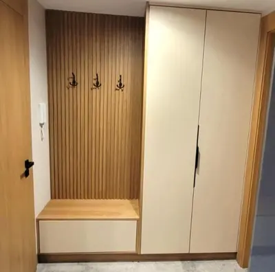 a room with a closet with four hooks on the wall at Appartement moderne avec parking, toit terrasse et salle de sport - Anfa Park in Casablanca