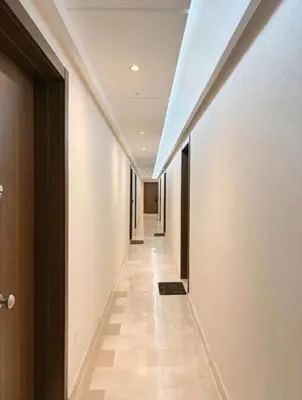 a hallway with white walls and a ceiling with a long corridor at Studio design et cosy au centre ville in Casablanca