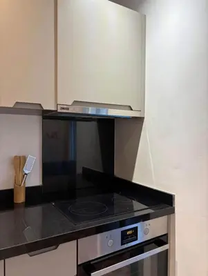 a kitchen with a stove and a white cabinet at Studio design et cosy au centre ville in Casablanca