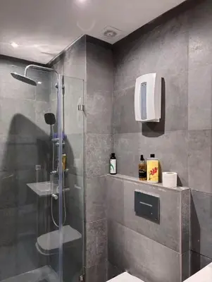 a bathroom with a shower and a sink at Studio design et cosy au centre ville in Casablanca