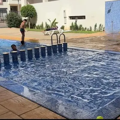 Apartment avec piscine terrasse et balcon