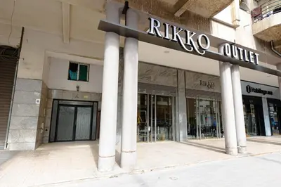 a store front of a building with columns at Apartement complets pres Ocean port de Casablanca in Casablanca