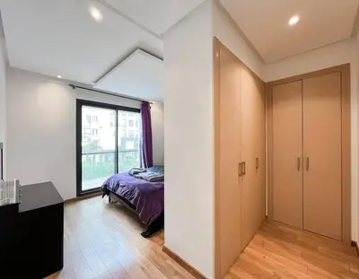 a bedroom with a bed and a window at Appartment 2 BR de luxe in Rabat