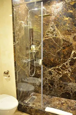 a bathroom with a glass shower with a toilet at Suite Hotel Casa Diamond in Casablanca