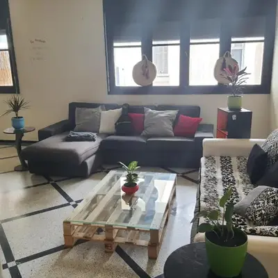 Chambre mignonne avec petite terrasse