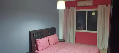 a bedroom with a pink bed and a window at Studio meublé Casablanca in Casablanca