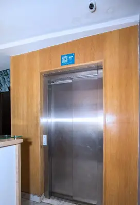 a metal elevator with a blue sign on top of it at Appartement chic en plein Gauthier in Casablanca