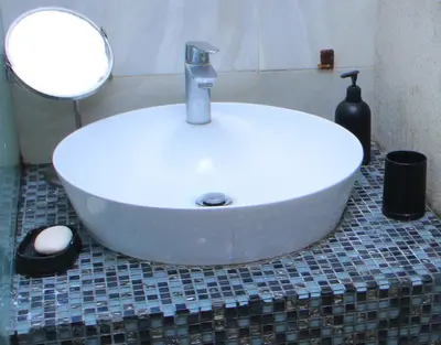 a bathroom with a white sink and a mirror at Fermer Appartement dans résidence Paradis Beach in Mohammedia