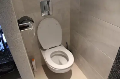 a bathroom with a white toilet in a stall at Apparentement des jardins paisibles in Mohammedia