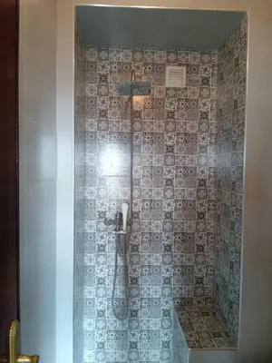 a shower in a bathroom with a tile wall at Appartement près de casanearshore et l'OFPPT in Casablanca