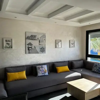 Appartement front de mer avec piscine en face des plages privées