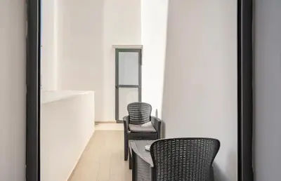 a hallway with two chairs and a mirror at SUITE APPARTEMENT BOURGOGNE 2 pièces in Casablanca