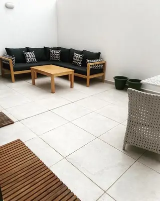 a living room with a couch and a coffee table at Appartement haut standing au quartier les princesses avec grande terrasse et parking gratuit in Casablanca
