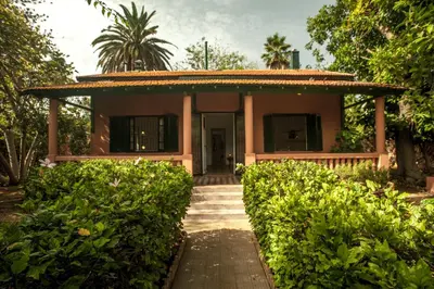 a house with a pathway leading to it at Charmante Maison 2ch et Bungalow 2ch au Coeur de l'Oasis in Casablanca