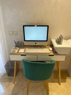 a desk with a computer monitor and a green chair at A 2 minutes de Casa Finance City, appartement avec 2 Chambres in Casablanca
