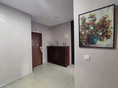 a hallway with a painting of flowers on the wall at Appartement Casablanca Anfa in Casablanca
