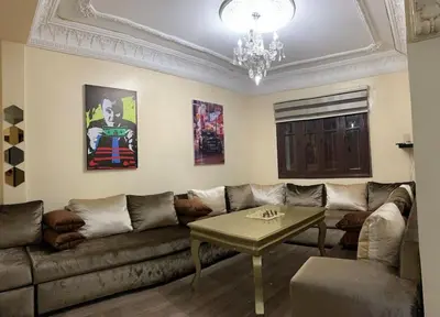 a living room with a couch and a table at Appt Tranquile et Propre Cozy a petit prix in Casablanca