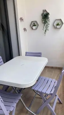 a white table and chairs in a room at Charmant studio lumineux Casablanca in Bouskoura