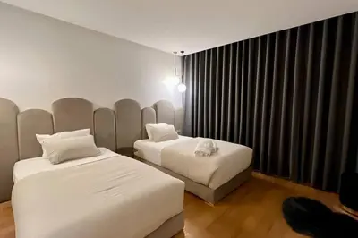 two beds in a hotel room at Casablanca Marina Ocean View - By AppartAli in Casablanca