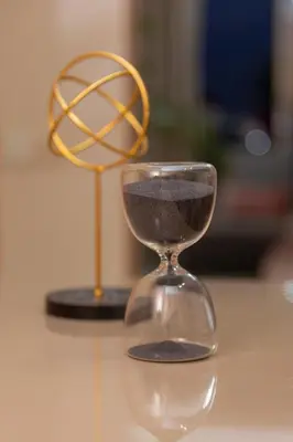 an hourglass with sand in it sitting on a table at AeroChic in Nouaceur